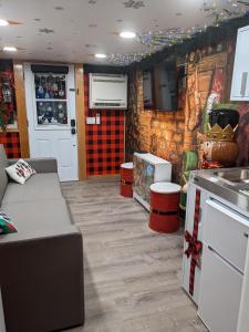 A kitchen or kitchenette at Olympic Railway Inn