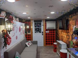 A seating area at Olympic Railway Inn
