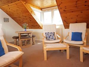 Khu vực ghế ngồi tại 8 Church Street