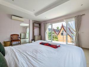 Katil atau katil-katil dalam bilik di Blue Lion Small Pool Villa - by KohChangVillas
