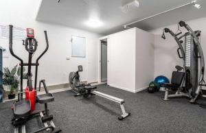 Fitness centrum a/nebo fitness zařízení v ubytování Oceanfront Views at Rolling Surf Resort