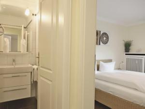 Ein Bett oder Betten in einem Zimmer der Unterkunft Kampstraße 9, W2, GB3