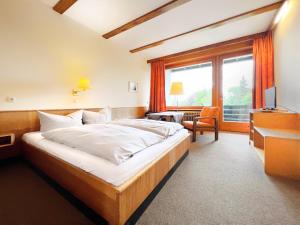 Postel nebo postele na pokoji v ubytování WAGNERS Hotel im Fichtelgebirge