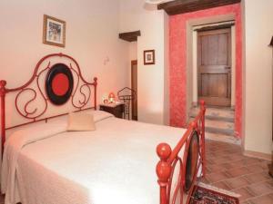 Posteľ alebo postele v izbe v ubytovaní Villa in Montalbano with Scenic Views
