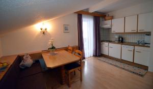 A kitchen or kitchenette at Haus Pinnistor
