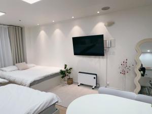 NEW Remodeling Hongdae House房間的床
