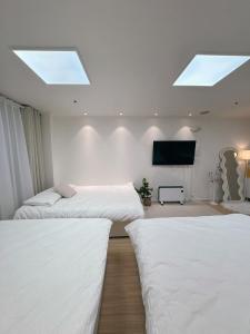 NEW Remodeling Hongdae House房間的床