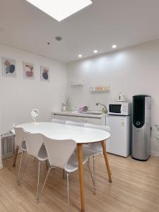 NEW Remodeling Hongdae House廚房或簡易廚房