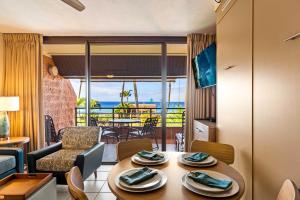 Posezení v ubytování Kuleana Club #721 Oceanfront - 1 bedroom & 1 bathroom - 3rd Floor