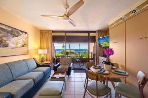 Posezení v ubytování Kuleana Club #721 Oceanfront - 1 bedroom & 1 bathroom - 3rd Floor