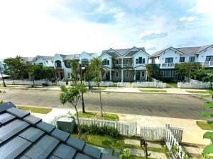 a row of houses in a residential neighborhood at NOVAWORLD PHAN THIET SUNRISE VIILLA 4pn in Bình Tú