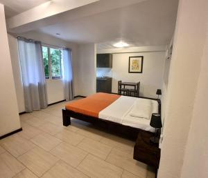 Postel nebo postele na pokoji v ubytování Day & Night Accommodations