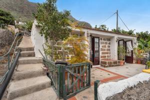 a house with a staircase leading up to it at Casa Rural La Cuadra in Hermigua