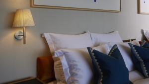 Postel nebo postele na pokoji v ubytování HACIENDA VISON hotel