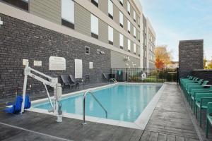 a swimming pool in front of a building at Home2 Suites By Hilton Little Rock Midtown Medical Center in Little Rock