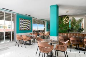 Restaurant ou autre lieu de restauration dans l'établissement Rihab Hotel