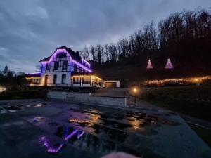 Bazén v ubytování Hotel Kurhaus Uhlenberg nebo v jeho okolí
