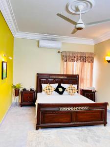 Gallery image of Sea View Inn Shamsher in Karachi