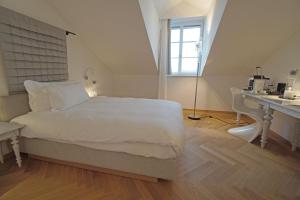 Ein Bett oder Betten in einem Zimmer der Unterkunft CASPAR Swiss Quality Hotel