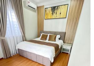 Postel nebo postele na pokoji v ubytování Tiny House Dferry With Private Pool OR 4 Room Homestay Jerantut Wifi Full Aircond