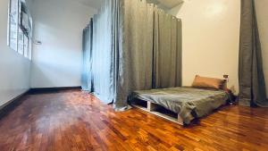 Postel nebo postele na pokoji v ubytování QBee Manila- Airport Nearby, Cozy Hostel & Homestay, 3rd Floor Shared Space