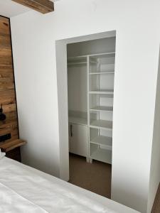 Postel nebo postele na pokoji v ubytování Klamm Lodge