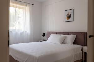 Postel nebo postele na pokoji v ubytování Apartment Zaklina 1496