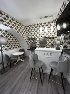 a barbershop with chairs and a table and a hair salon at WELLNESS HM wellness home By Dimorra in Naples
