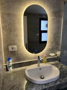 Koupelna v ubytování Madinaty Apartment B15 + 8 fotografií