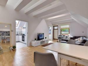 TV a/nebo společenská místnost v ubytování APARTAMENT NARNIA 7a