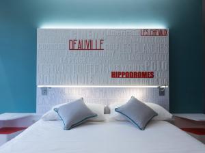 Кровать или кровати в номере ibis Styles Deauville Centre