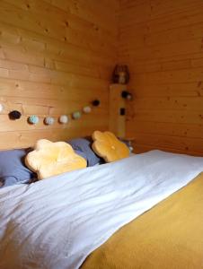 Un ou plusieurs lits dans un hébergement de l'établissement Les Chalets de Parly