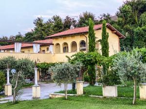 a house with trees in front of it at Residence Garda Valtenesi in Puegnano del Garda