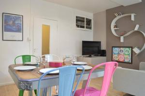 a dining room with a table and colorful chairs at Mais 4 pièces 5 couchages BANYULS SUR MER BN000-05B in Banyuls-sur-Mer