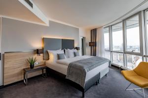 Postel nebo postele na pokoji v ubytování Garner Hotel Berlin - Spandau by IHG