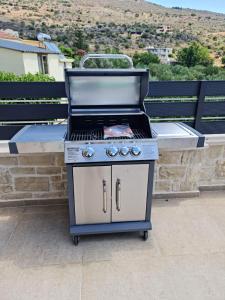 Gril dostupný pro hosty v vily