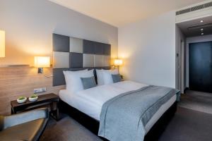 Postel nebo postele na pokoji v ubytování Garner Hotel Berlin - Spandau by IHG