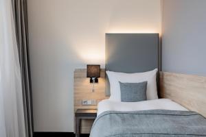 Postel nebo postele na pokoji v ubytování Garner Hotel Berlin - Spandau by IHG