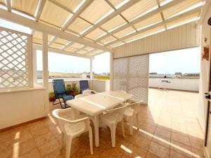 Foto dalla galleria di Bellissimo attico a 70 mt dalla spiaggia a Torre Pali