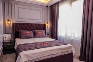 Letto o letti in una camera di Ruby Hotel