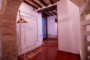 a room with a shower in a wall at UC - Guest House Gerardo in Perugia +14 photos