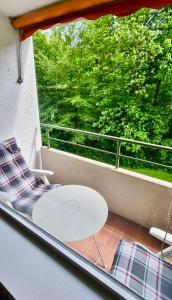 a balcony with a table and chairs and a window at GMA Apartment B16 in Lahr