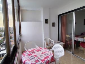 En eller flere senge i et værelse på Koka Seaview 8 + 3 billeder