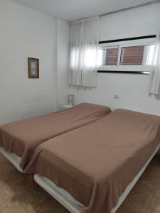 En eller flere senge i et værelse på Koka Seaview 8