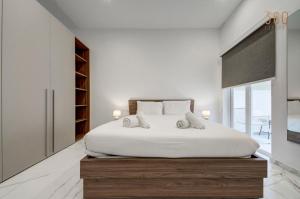 Krevet ili kreveti u jedinici u okviru objekta Stylish 1BR Apt with sofabed & backyard, Attard by 360 Estates