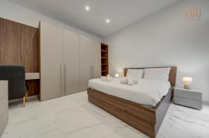 Krevet ili kreveti u jedinici u okviru objekta Stylish 1BR Apt with sofabed & backyard, Attard by 360 Estates