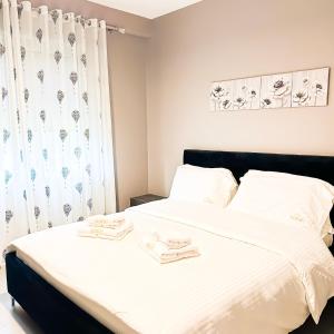 Ένα ή περισσότερα κρεβάτια σε δωμάτιο στο Sunset Residence Apartments