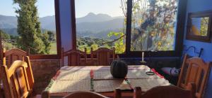 Uma vista geral da montanha ou uma vista da montanha a partir das estalagens