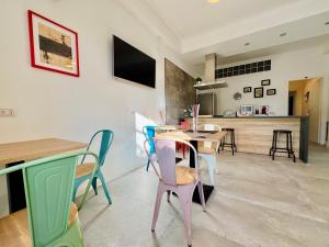 a kitchen and dining room with a table and chairs at Fil Rouge in Ciampino