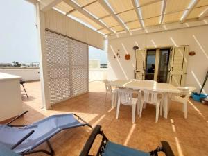 Balcone o terrazza di Bellissimo attico a 70 mt dalla spiaggia